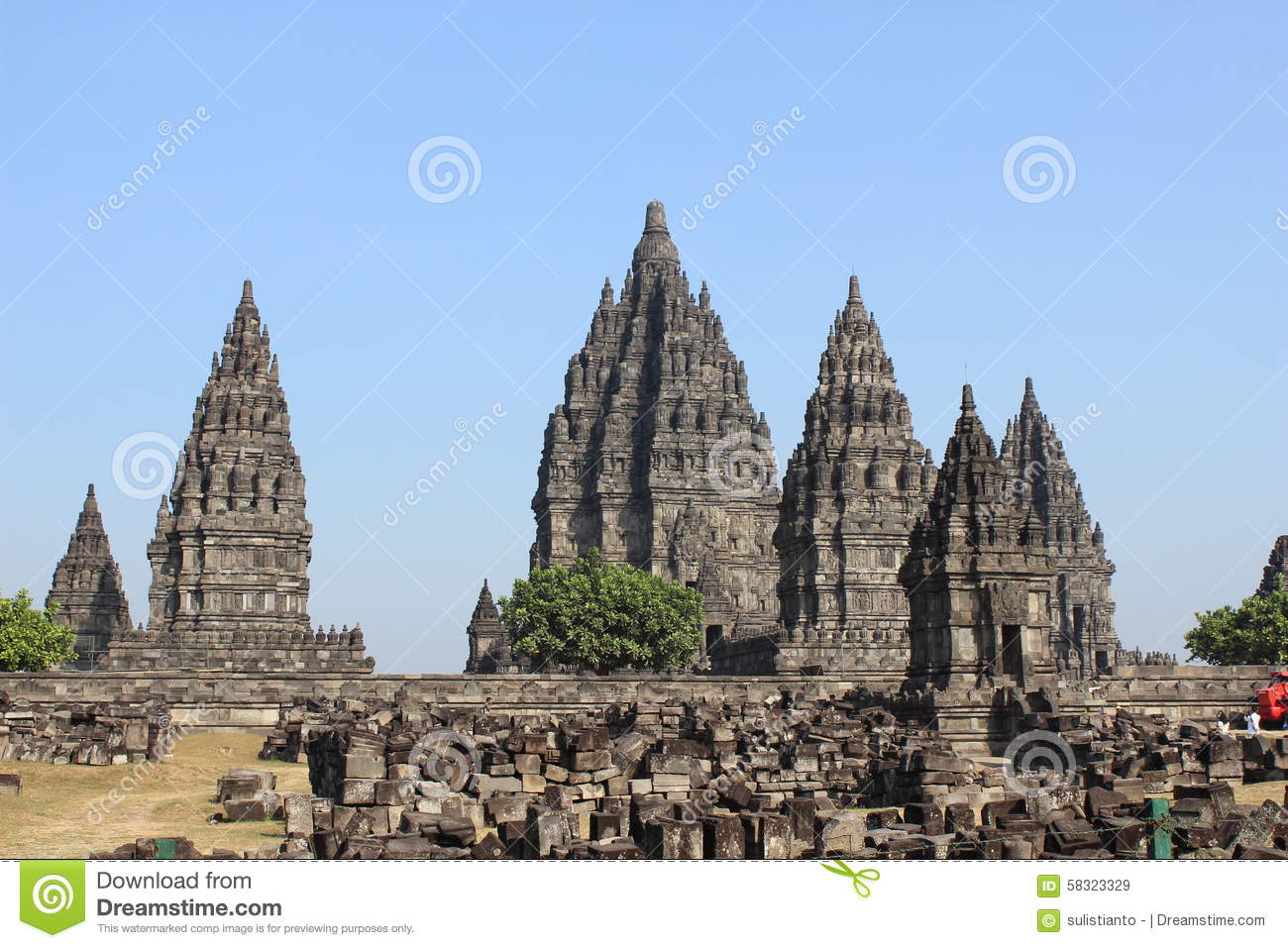 法国女孩在公园穿比基尼晒日光浴被指不检点遭殴打-开云电竞app下载安装(图2) 开云电竞官网